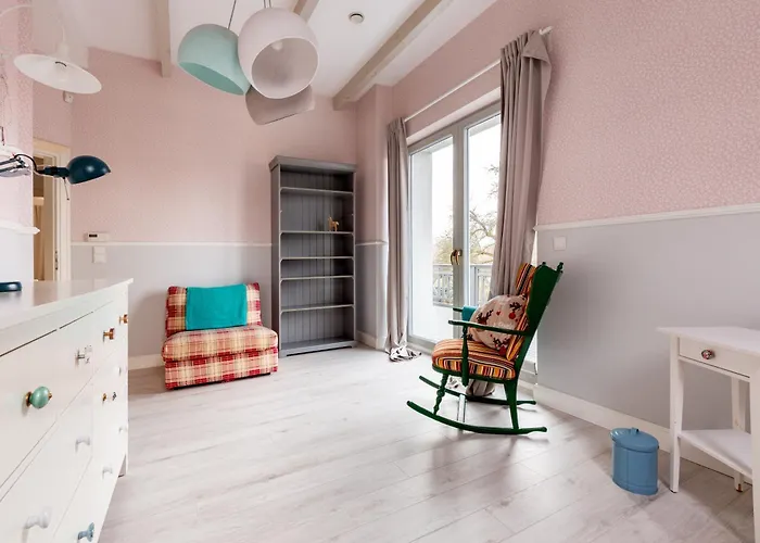 The Blue Doors By Bookinghost * Danzica